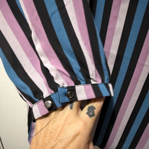 Torrid Women's Georgette Stripe Bow Tie Front Lightweight Blouse Top Sz 2 - Picture 2 of 5